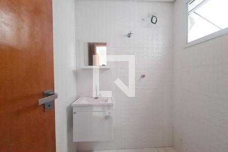 Banheiro de apartamento à venda com 2 quartos, 45m² em Jardim Piqueroby, São Paulo