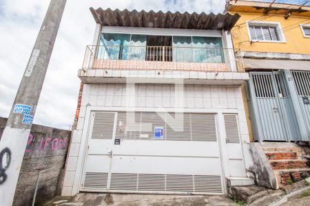 Casa à venda com 132m², 3 quartos e 2 vagas Casa à venda com 132m², 3 quartos e 2 vagasFachada