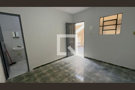 Casa para alugar com 16m², 1 quarto e sem vagaQuarto