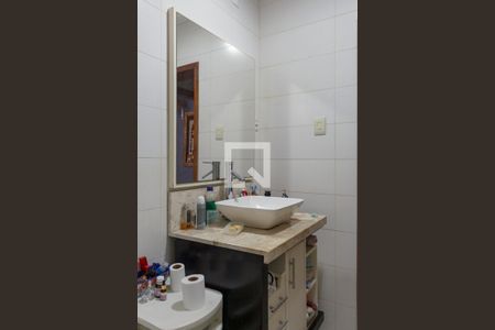 Banheiro de apartamento à venda com 1 quarto, 57m² em Glória, Porto Alegre