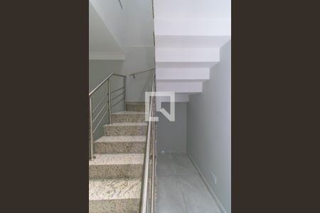 Escada de casa à venda com 3 quartos, 150m² em Vila Prudente, São Paulo
