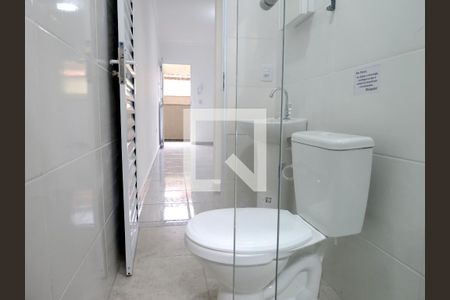 Banheiro de casa de condomínio para alugar com 1 quarto, 30m² em Chácara Inglesa, São Paulo