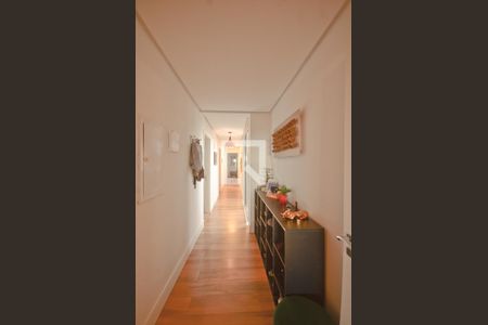 Corredor de apartamento à venda com 4 quartos, 175m² em Tristeza, Porto Alegre