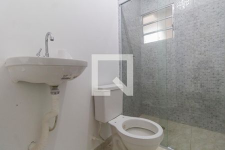 Banheiro  de casa para alugar com 1 quarto, 20m² em Jardim Casa Pintada, São Paulo