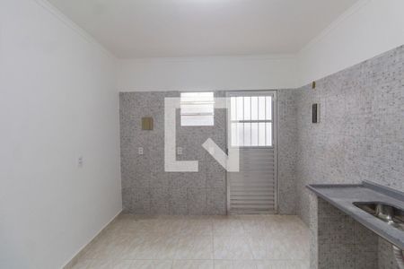 Cozinha de casa para alugar com 1 quarto, 20m² em Jardim Casa Pintada, São Paulo