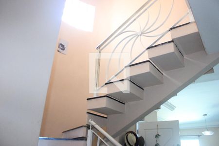 Escada para os quartos de casa à venda com 3 quartos, 136m² em Jardim Imperador, Guarulhos