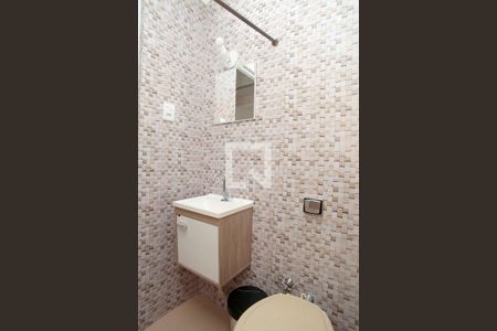 Banheiro de kitnet/studio à venda com 1 quarto, 17m² em Centro Histórico, Porto Alegre