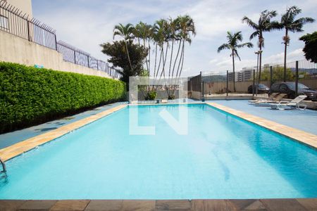 Studio à venda com 70m², 3 quartos e 1 vaga Studio à venda com 70m², 3 quartos e 1 vagaÁrea comum - Piscina