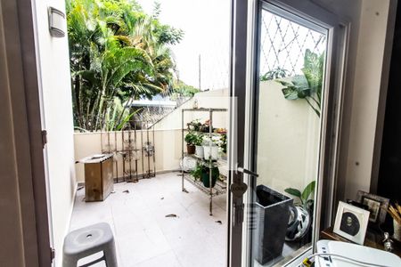 Área da Sala de casa para alugar com 4 quartos, 360m² em Caxingui, São Paulo