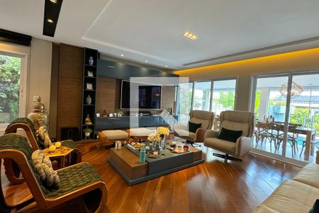 Casa de condomínio à venda com 597m², 4 quartos e 4 vagasSala