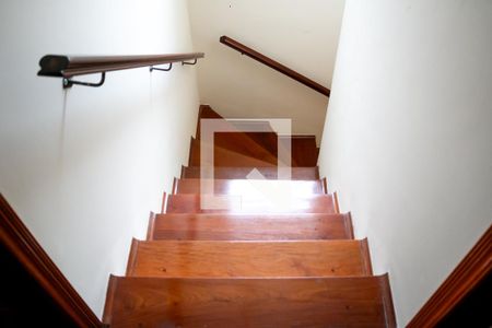 Escadas de casa à venda com 3 quartos, 210m² em Santa Terezinha, São Bernardo do Campo