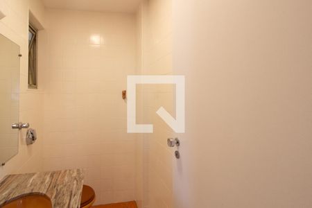 Lavabo  de apartamento para alugar com 3 quartos, 228m² em Higienópolis, São Paulo