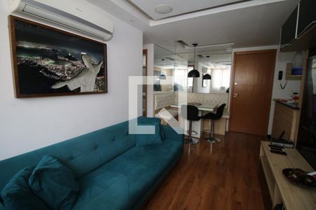 Sala de apartamento para alugar com 2 quartos, 48m² em Parada de Lucas, Rio de Janeiro