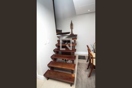Escada de casa de condomínio para alugar com 3 quartos, 197m² em Ipanema, Porto Alegre