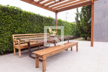 Casa de condomínio à venda com 320m², 5 quartos e 4 vagas Casa de condomínio à venda com 320m², 5 quartos e 4 vagasChurrasqueira