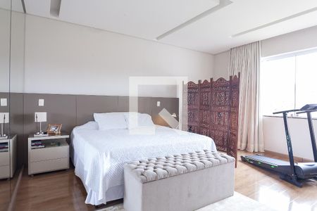 Casa de condomínio à venda com 320m², 5 quartos e 4 vagas Casa de condomínio à venda com 320m², 5 quartos e 4 vagassuite