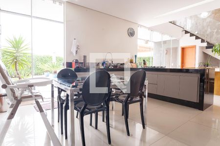 Casa de condomínio à venda com 320m², 5 quartos e 4 vagas Casa de condomínio à venda com 320m², 5 quartos e 4 vagasCozinha