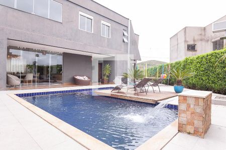 Casa de condomínio à venda com 320m², 5 quartos e 4 vagas Casa de condomínio à venda com 320m², 5 quartos e 4 vagasPiscina