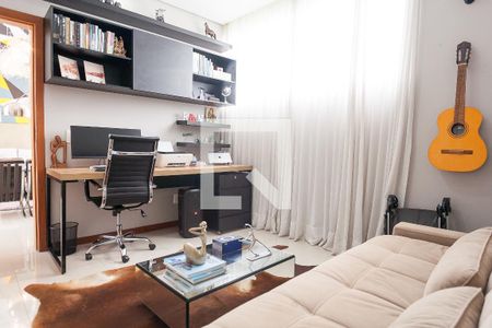 Casa de condomínio à venda com 320m², 5 quartos e 4 vagas Casa de condomínio à venda com 320m², 5 quartos e 4 vagasEscritório