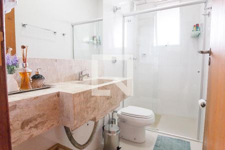 Casa de condomínio à venda com 320m², 5 quartos e 4 vagas Casa de condomínio à venda com 320m², 5 quartos e 4 vagasBanheiro Social