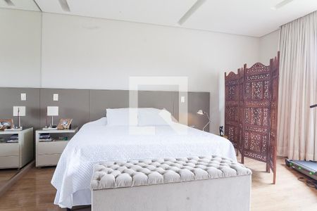 Casa de condomínio à venda com 320m², 5 quartos e 4 vagas Casa de condomínio à venda com 320m², 5 quartos e 4 vagassuite