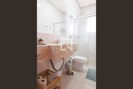 Casa de condomínio à venda com 320m², 5 quartos e 4 vagas Casa de condomínio à venda com 320m², 5 quartos e 4 vagasBanheiro Social