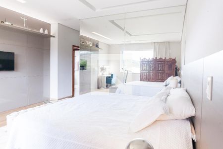 Casa de condomínio à venda com 320m², 5 quartos e 4 vagas Casa de condomínio à venda com 320m², 5 quartos e 4 vagassuite