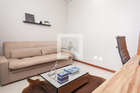 Casa de condomínio à venda com 320m², 5 quartos e 4 vagas Casa de condomínio à venda com 320m², 5 quartos e 4 vagasEscritório