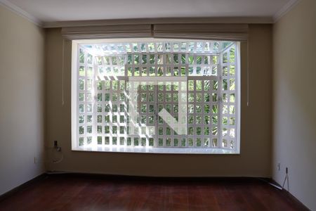 Sala de casa para alugar com 4 quartos, 250m² em  Sumaré, São Paulo