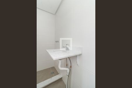 Banheiro da Suíte de apartamento à venda com 2 quartos, 66m² em Passo da Areia, Porto Alegre