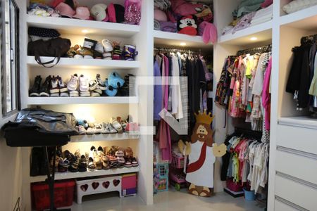 Closet da suíte 1 de casa para alugar com 4 quartos, 160m² em Cidade São Mateus, São Paulo