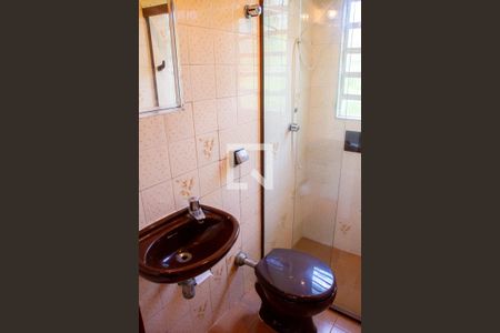 Casa à venda com 615m², 5 quartos e 4 vagas Casa à venda com 615m², 5 quartos e 4 vagasBanheiro de hóspede