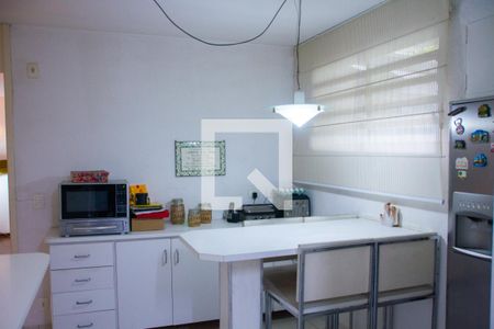 Casa à venda com 615m², 5 quartos e 4 vagas Casa à venda com 615m², 5 quartos e 4 vagasCozinha