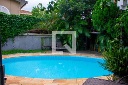 Casa à venda com 615m², 5 quartos e 4 vagas Casa à venda com 615m², 5 quartos e 4 vagasPiscina