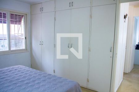 Casa à venda com 615m², 5 quartos e 4 vagas Casa à venda com 615m², 5 quartos e 4 vagasSuíte