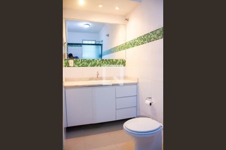 Casa à venda com 615m², 5 quartos e 4 vagas Casa à venda com 615m², 5 quartos e 4 vagasBanheiro da Suíte