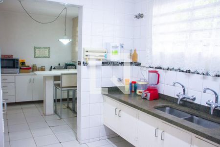Casa à venda com 615m², 5 quartos e 4 vagas Casa à venda com 615m², 5 quartos e 4 vagasCozinha