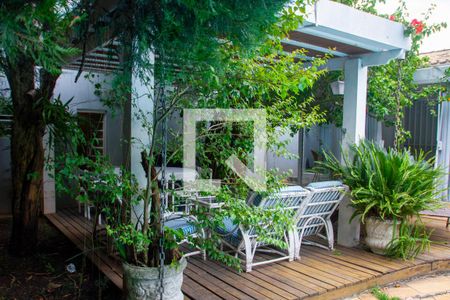 Casa à venda com 615m², 5 quartos e 4 vagas Casa à venda com 615m², 5 quartos e 4 vagasÁrea da Piscina