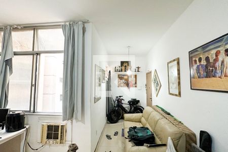 Sala/quarto de apartamento à venda com 1 quarto, 40m² em Copacabana, Rio de Janeiro