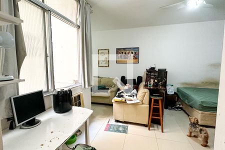 Sala/quarto de apartamento à venda com 1 quarto, 40m² em Copacabana, Rio de Janeiro