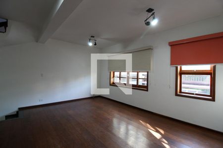 Sala de casa de condomínio à venda com 4 quartos, 300m² em Jardim das Vertentes, São Paulo