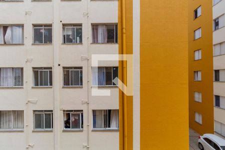 Vista Sala de apartamento para alugar com 2 quartos, 48m² em Vila Carmosina, São Paulo