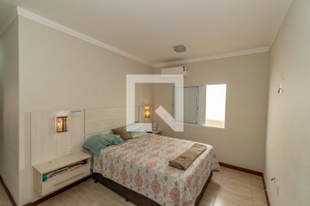 Suite de casa à venda com 3 quartos, 420m² em Vila Santa Isabel, Campinas