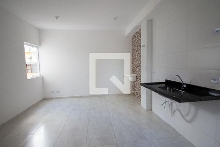 Sala cozinha e area de serviço de apartamento para alugar com 2 quartos, 42m² em Jardim Itapemirim, São Paulo