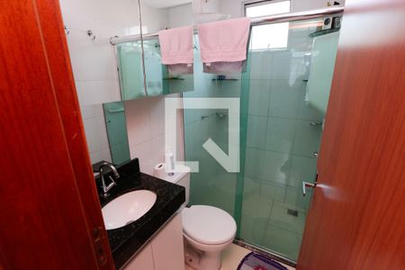 Banheiro de apartamento à venda com 2 quartos, 47m² em Santa Maria, Contagem