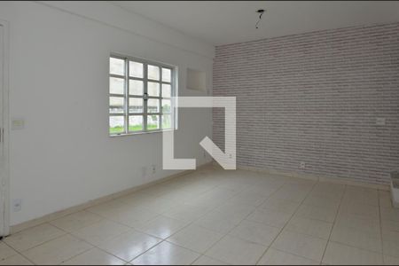 Sala de casa de condomínio à venda com 5 quartos, 178m² em Vargem Pequena, Rio de Janeiro