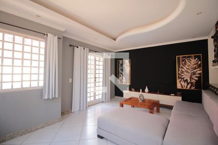 Sala de casa à venda com 4 quartos, 200m² em Mantiqueira, Belo Horizonte