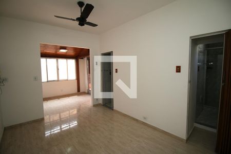 Sala de casa para alugar com 1 quarto, 60m² em Bonsucesso, Rio de Janeiro