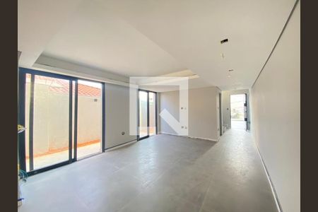 Sala de casa à venda com 3 quartos, 225m² em Pirajá, Belo Horizonte