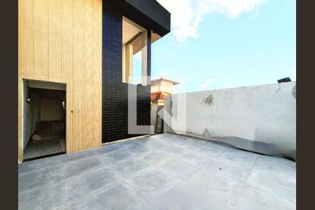 Área Externa de casa à venda com 3 quartos, 225m² em Pirajá, Belo Horizonte